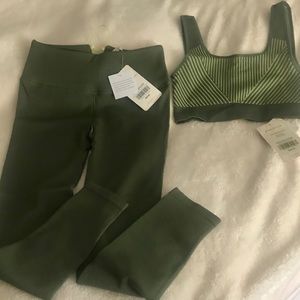 Fabletics 2 piece leggings and top size medium